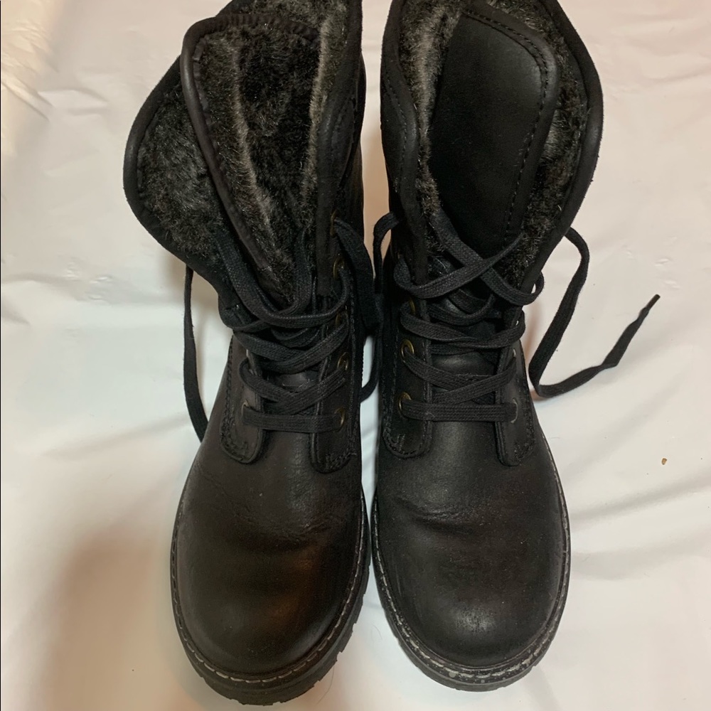 Black fur boots